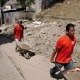 Militancia del FMLN ayudando a la gente pobre de El Salvador